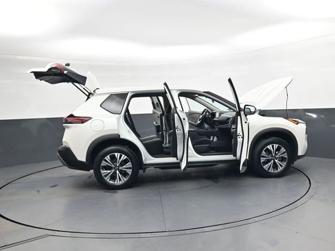 Used 2023 Nissan Rogue SV image 43