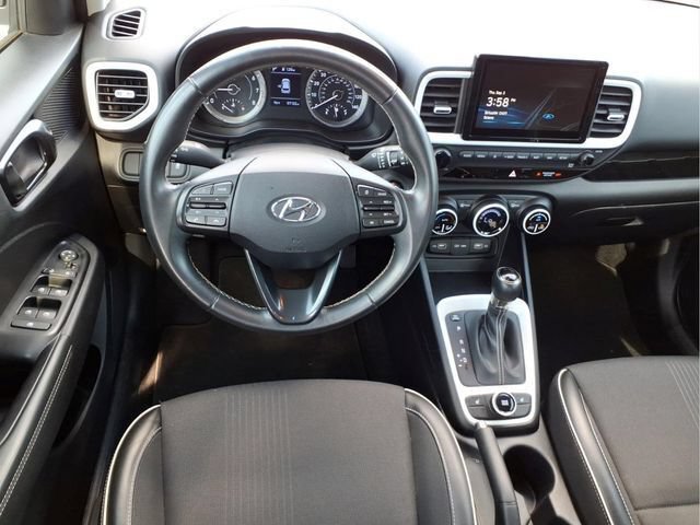 Used 2022 Hyundai Venue Limited FWD image 18