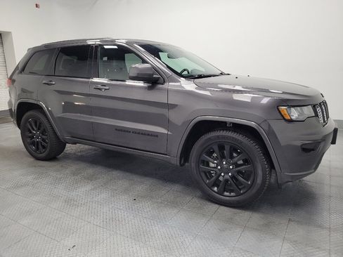 Used 2020 Jeep Grand Cherokee Altitude image 11