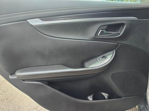 Used 2017 Chevrolet Impala LT image 21