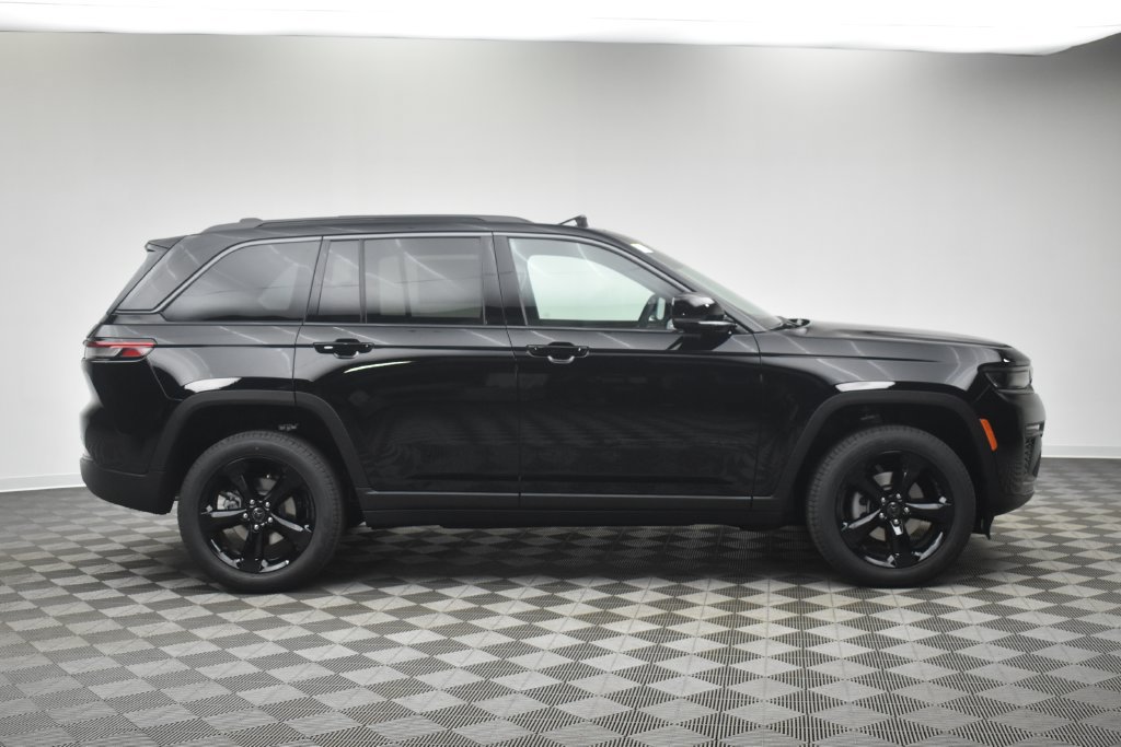 New 2027 Jeep Grand Cherokee Limited AWD/4WD image 3