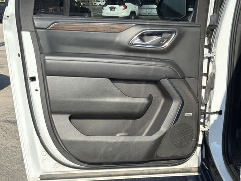 Used 2023 Chevrolet Suburban Premier image 22