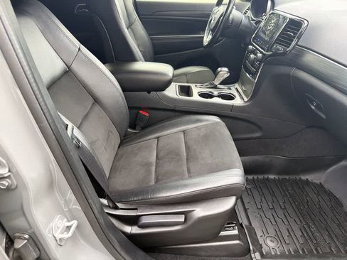 Used 2021 Jeep Grand Cherokee Laredo X RWD image 12