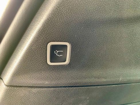 Used 2025 Chrysler Pacifica Select FWD image 22