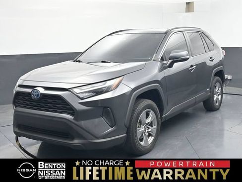 Used 2022 Toyota RAV4 XLE AWD/4WD image 1