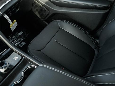 New 2025 Jeep Grand Cherokee Limited w/ Trailer Tow Package image 25