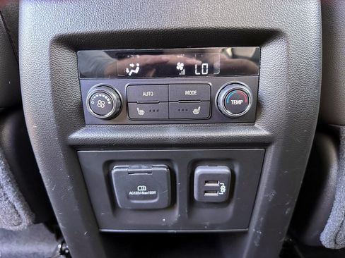 Used 2023 Chevrolet Traverse High Country AWD/4WD image 16