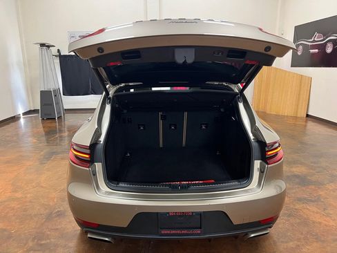 Used 2017 Porsche Macan BASE image 14