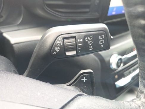 Used 2020 Ford Explorer XLT image 37