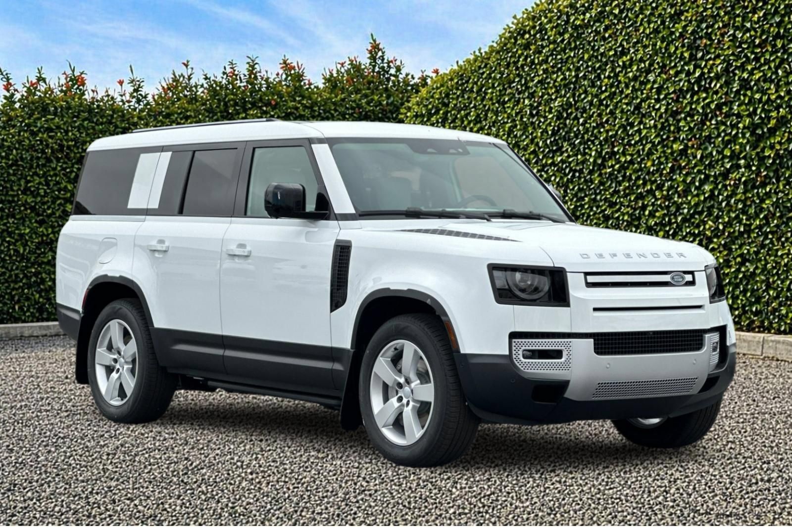 New 2025 Land Rover Defender 130 S AWD/4WD image 8
