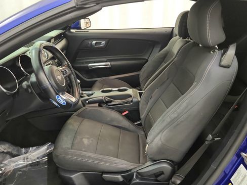Used 2016 Ford Mustang Convertible RWD image 21
