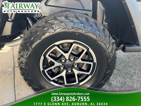 Used 2025 Jeep Wrangler Unlimited Rubicon w/ Convenience Group image 33