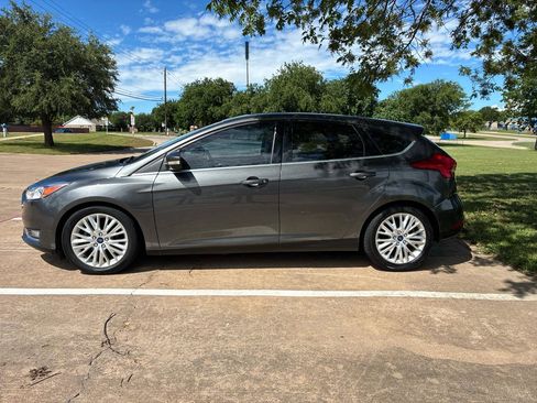 Used 2018 Ford Focus Titanium FWD image 15