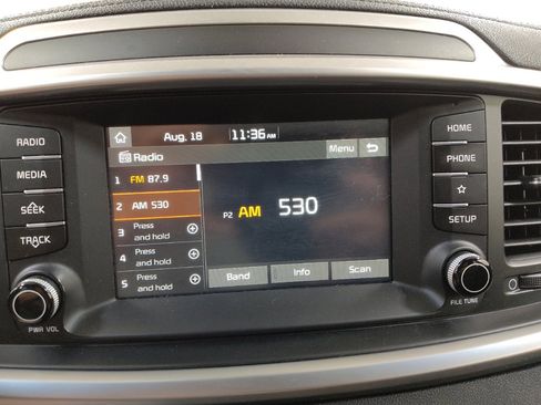 Used 2020 Kia Sorento EX FWD image 25