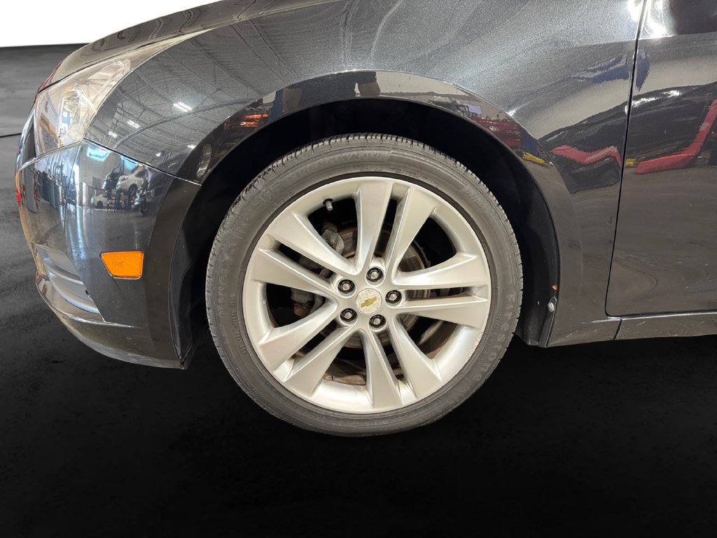 Used 2011 Chevrolet Cruze LTZ FWD image 12