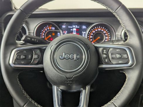 Used 2020 Jeep Gladiator Overland image 16