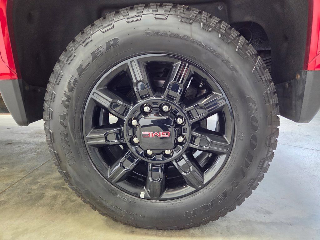 Used 2024 GMC Sierra 2500 AT4 w/ Technology Package AWD/4WD image 14