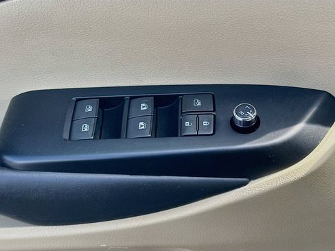 Used 2018 Toyota Highlander XLE AWD/4WD image 16