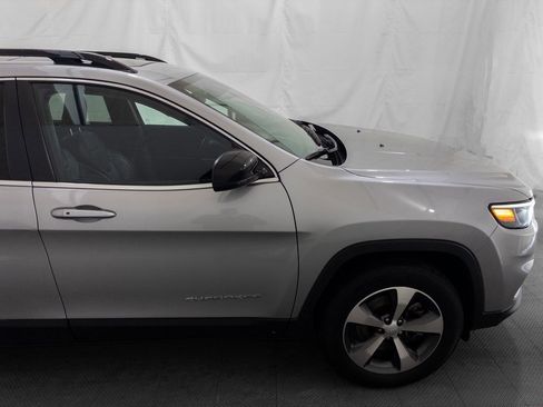 Used 2022 Jeep Cherokee Limited image 9