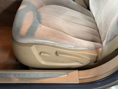 Used 2011 Buick Lucerne CX FWD image 15
