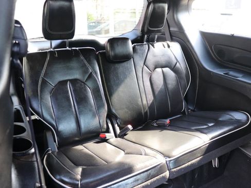 Used 2025 Chrysler Pacifica Limited FWD image 14