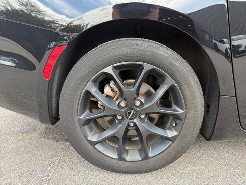 Used 2025 Chrysler Pacifica Limited FWD image 32