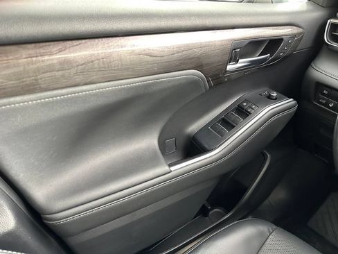 Used 2023 Toyota Highlander Limited AWD/4WD image 35