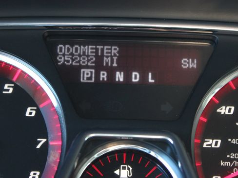 Used 2015 GMC Acadia SLE FWD image 21