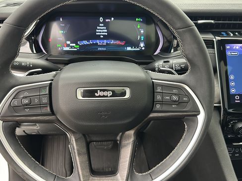 Used 2023 Jeep Grand Cherokee 4WD 4xe image 17