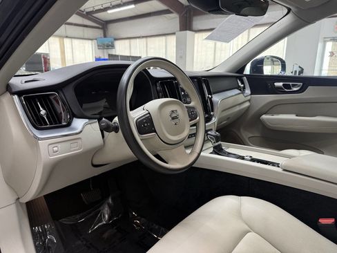 Used 2018 Volvo XC60 T6 Momentum w/ Convenience Package AWD/4WD image 18