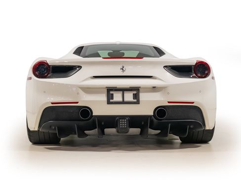 Certified 2017 Ferrari 488 GTB RWD image 5