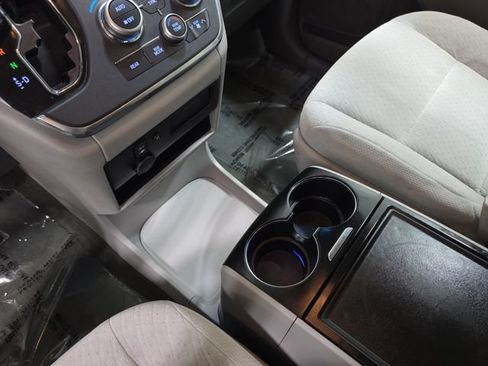 Used 2016 Toyota Sienna LE w/ Protection Package FWD image 25