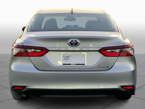 Used 2022 Toyota Camry LE image 5
