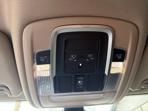 Used 2021 RAM 2500 Laramie w/ Chrome Appearance Group RWD image 19