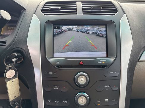 Used 2014 Ford Explorer XLT w/ Equipment Group 202A image 17