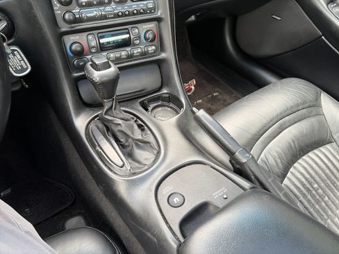 Used 2001 Chevrolet Corvette Coupe w/ Preferred Equipment Group1 RWD image 33