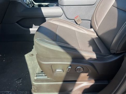 Used 2024 GMC Yukon XL Denali w/ Advanced Technology Package image 15