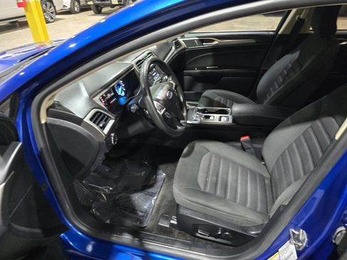 Used 2017 Ford Fusion SE image 25