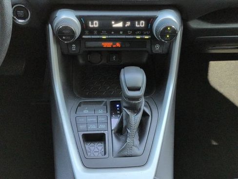 Used 2020 Toyota RAV4 XLE AWD/4WD image 19