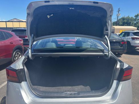 Used 2025 Nissan Altima 2.5 SV FWD image 28