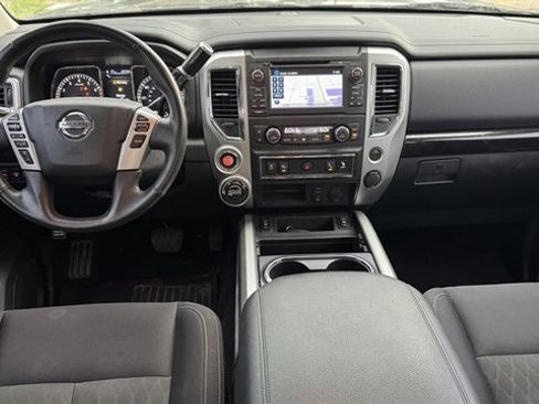 Used 2018 Nissan Titan SV w/ SV Convenience Package AWD/4WD image 12