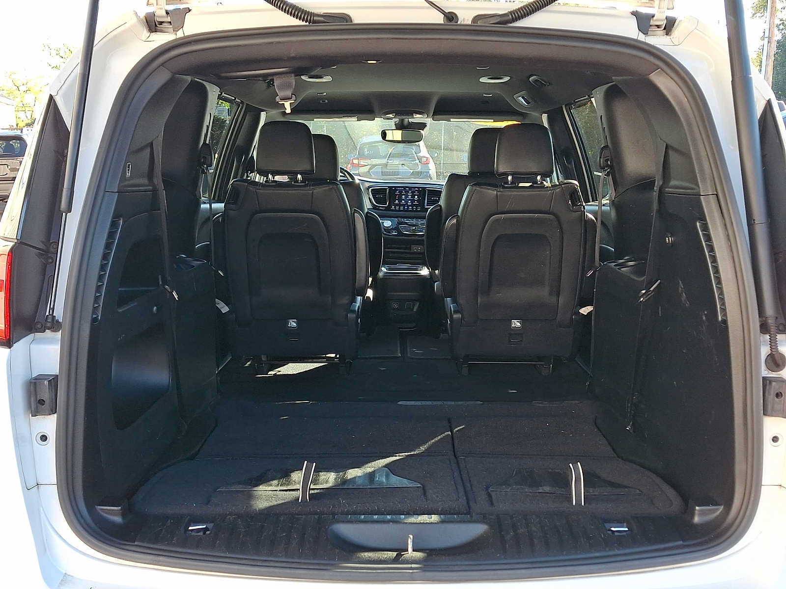 Used 2019 Chrysler Pacifica Touring-L FWD image 31