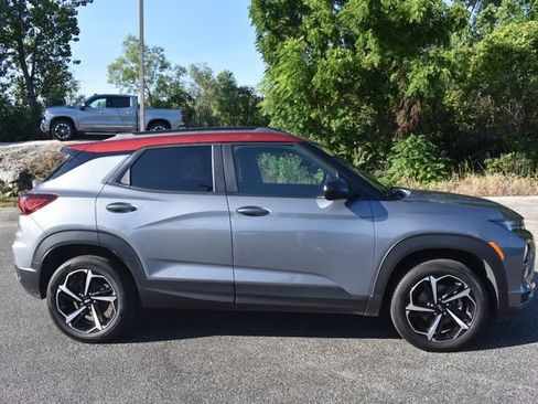 Used 2022 Chevrolet TrailBlazer RS w/ Technology Package AWD/4WD image 2