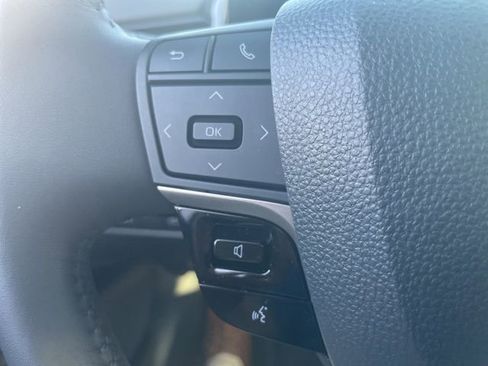 Used 2025 Toyota Camry XSE FWD image 17