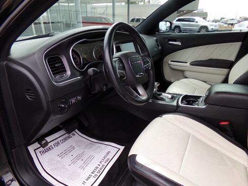 Used 2016 Dodge Charger SXT w/ AWD Premium Group image 18