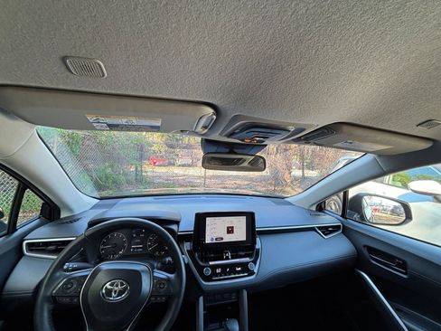 Used 2025 Toyota Corolla Cross LE image 34