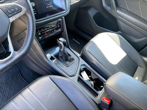 Certified 2023 Volkswagen Tiguan SE FWD image 17
