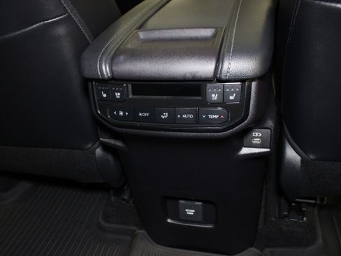 Used 2024 Toyota Grand Highlander AWD image 31