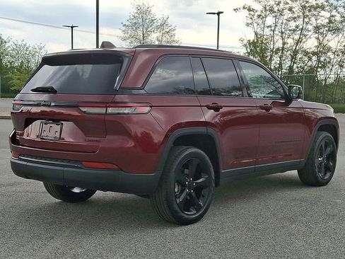 Used 2023 Jeep Grand Cherokee Limited w/ Black Appearance Package AWD/4WD image 9