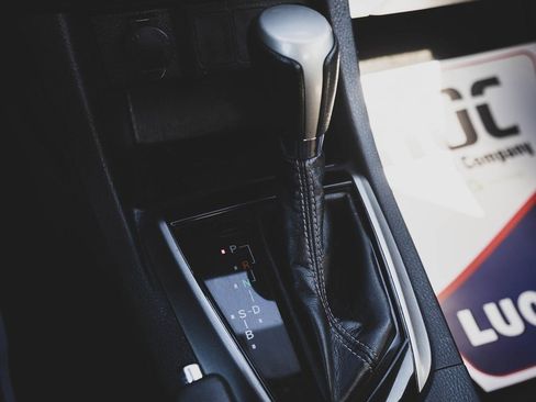 Used 2016 Toyota Corolla LE image 13